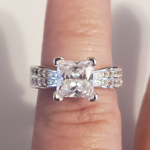 Aprilsplace Jewelry - Solitaire CZ Ring size 6
